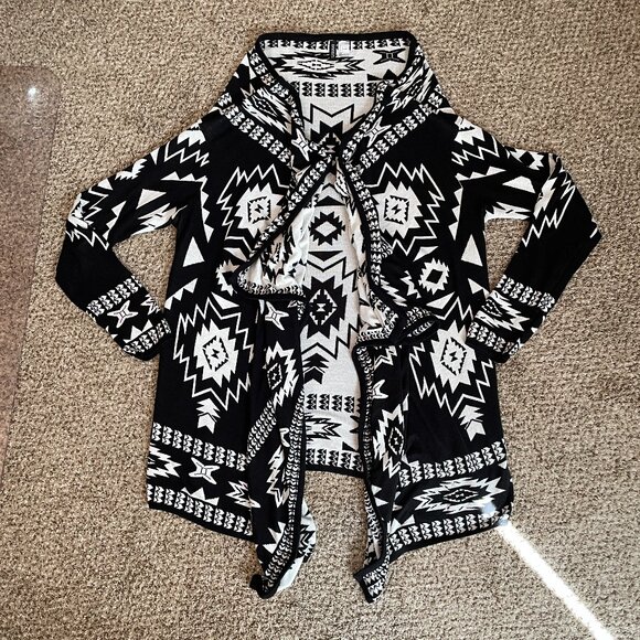 Size Large H&M Divided Aztec waterfall cardigan - Picture 3 of 10